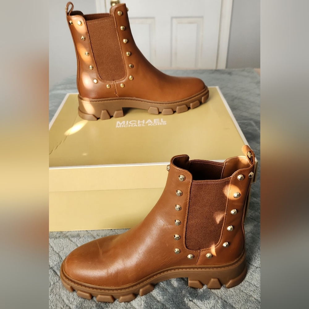 NWOT Michael Kors Leather Ridley Booties. Size 5. - Picture 5 of 14